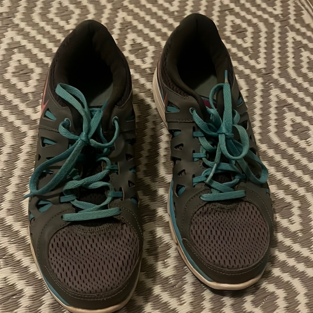 Nike dual fusion shoes